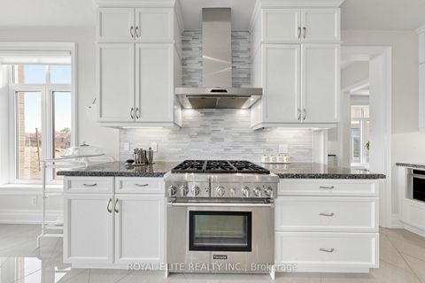 Photo 12 at 61 Grange Drive, Jefferson, Richmond Hill