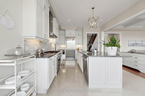 Photo 13 at 61 Grange Drive, Jefferson, Richmond Hill