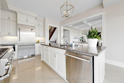 Photo 14 at 61 Grange Drive, Jefferson, Richmond Hill