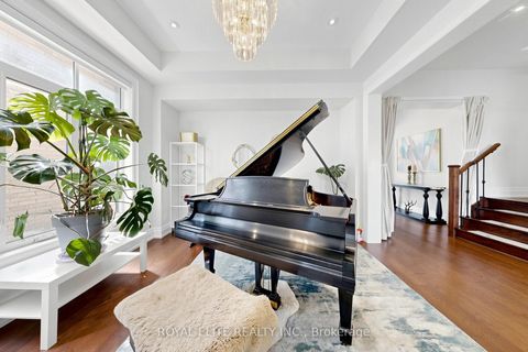 Photo 19 at 61 Grange Drive, Jefferson, Richmond Hill