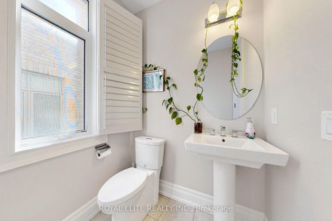 Photo 21 at 61 Grange Drive, Jefferson, Richmond Hill