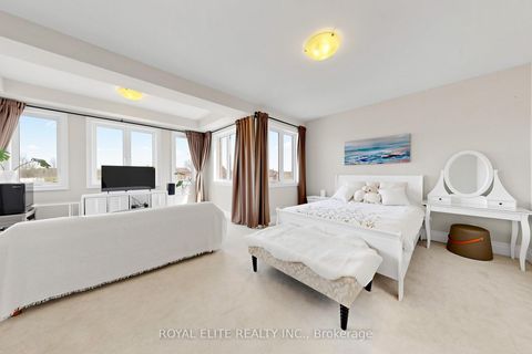 Photo 23 at 61 Grange Drive, Jefferson, Richmond Hill