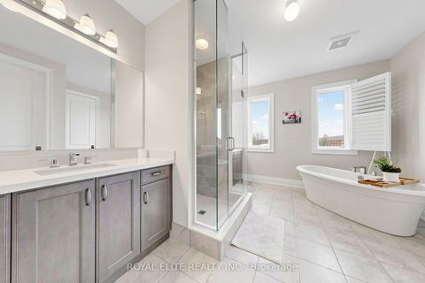 Photo 26 at 61 Grange Drive, Jefferson, Richmond Hill