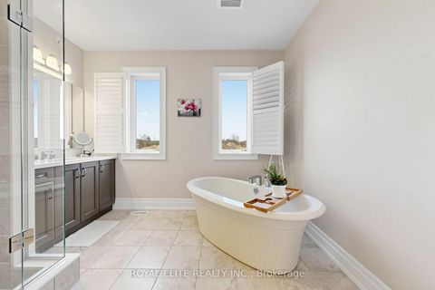 Photo 28 at 61 Grange Drive, Jefferson, Richmond Hill