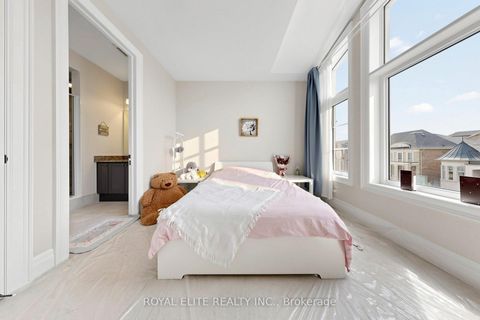 Photo 30 at 61 Grange Drive, Jefferson, Richmond Hill