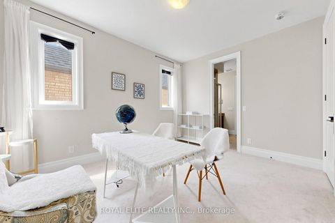 Photo 31 at 61 Grange Drive, Jefferson, Richmond Hill