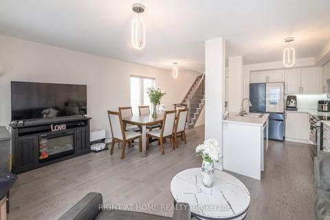Photo 11 at 30 Caspian Square, Bowmanville, Clarington