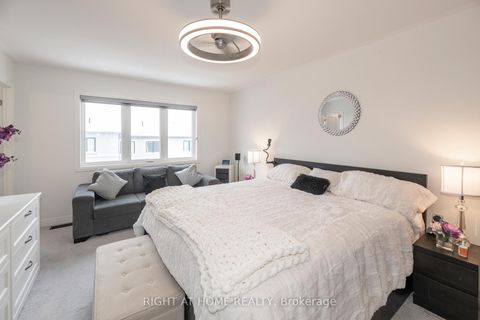 Photo 14 at 30 Caspian Square, Bowmanville, Clarington