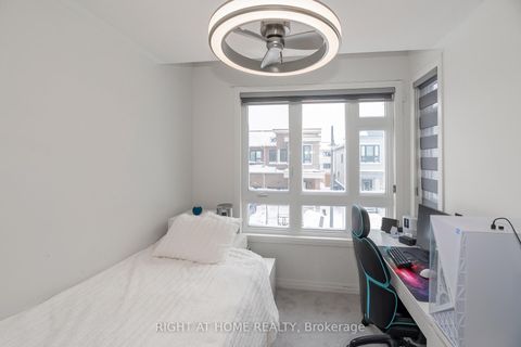 Photo 17 at 30 Caspian Square, Bowmanville, Clarington