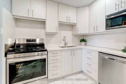 Photo 6 at 15 - 2001 Bonnymede Drive, Clarkson, Mississauga