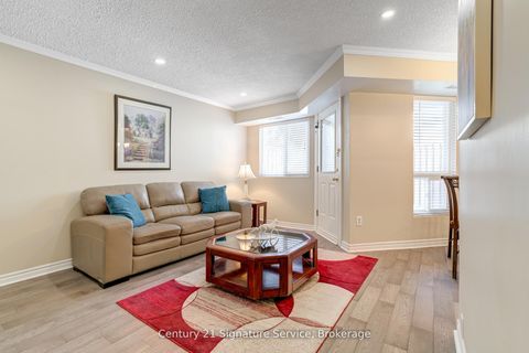 Photo 8 at 15 - 2001 Bonnymede Drive, Clarkson, Mississauga