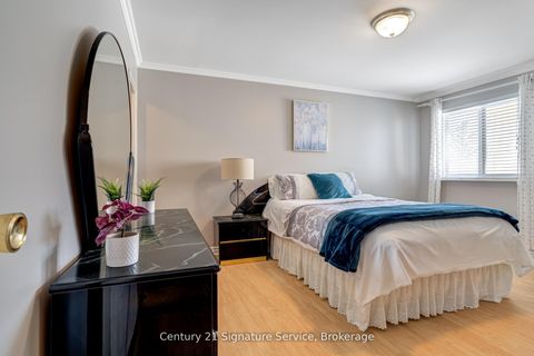 Photo 13 at 15 - 2001 Bonnymede Drive, Clarkson, Mississauga