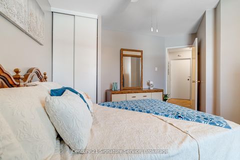 Photo 18 at 15 - 2001 Bonnymede Drive, Clarkson, Mississauga