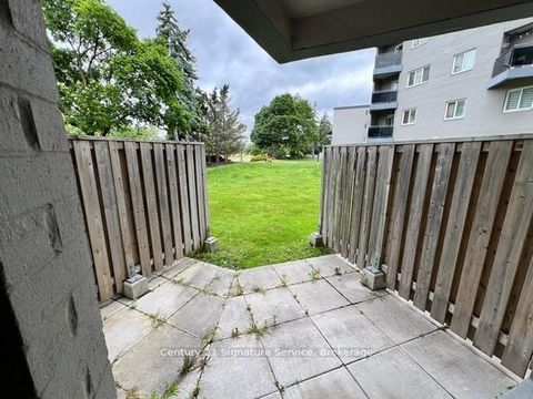 Photo 26 at 15 - 2001 Bonnymede Drive, Clarkson, Mississauga