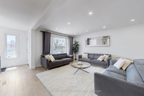 Photo 1 at 26 Faye Drive, Pleasant View, Toronto