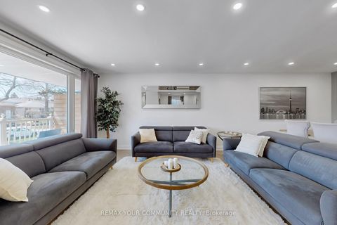 Photo 4 at 26 Faye Drive, Pleasant View, Toronto