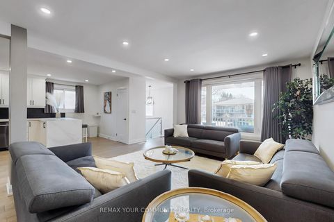 Photo 5 at 26 Faye Drive, Pleasant View, Toronto