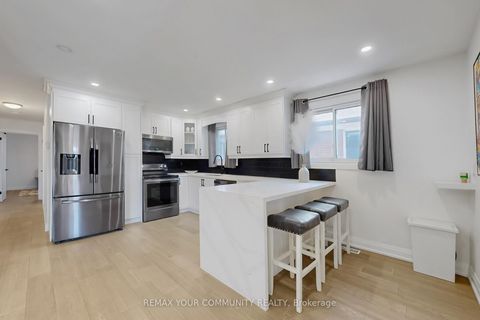 Photo 6 at 26 Faye Drive, Pleasant View, Toronto