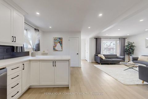 Photo 7 at 26 Faye Drive, Pleasant View, Toronto