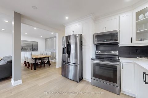 Photo 10 at 26 Faye Drive, Pleasant View, Toronto