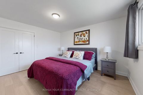 Photo 13 at 26 Faye Drive, Pleasant View, Toronto