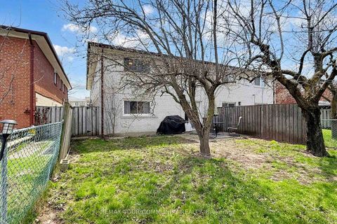 Photo 37 at 26 Faye Drive, Pleasant View, Toronto