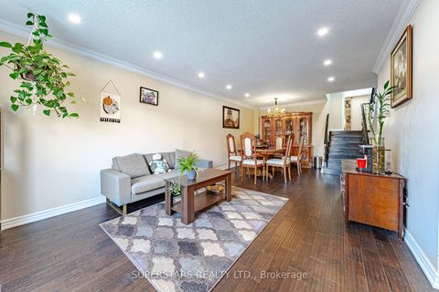 Photo 6 at 14 Kemsing Court, Milliken Mills West, Markham