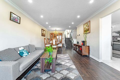 Photo 7 at 14 Kemsing Court, Milliken Mills West, Markham