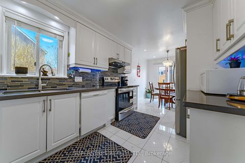 Photo 9 at 14 Kemsing Court, Milliken Mills West, Markham