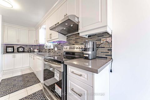 Photo 12 at 14 Kemsing Court, Milliken Mills West, Markham