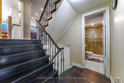 Photo 15 at 14 Kemsing Court, Milliken Mills West, Markham