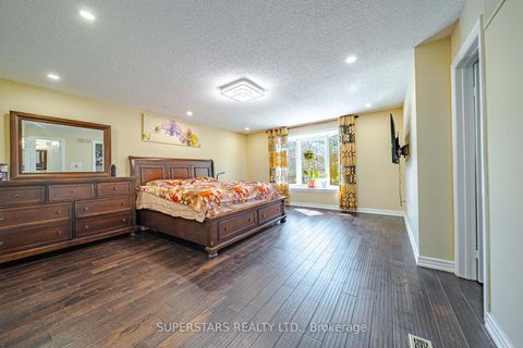 Photo 17 at 14 Kemsing Court, Milliken Mills West, Markham