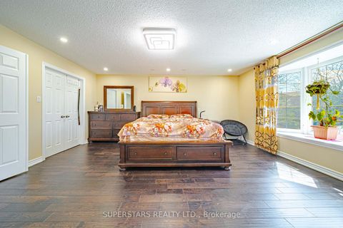 Photo 18 at 14 Kemsing Court, Milliken Mills West, Markham