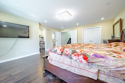 Photo 20 at 14 Kemsing Court, Milliken Mills West, Markham