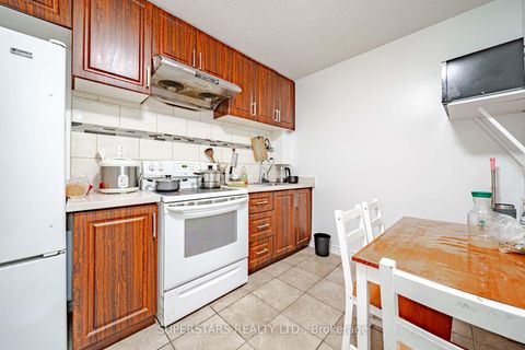 Photo 30 at 14 Kemsing Court, Milliken Mills West, Markham