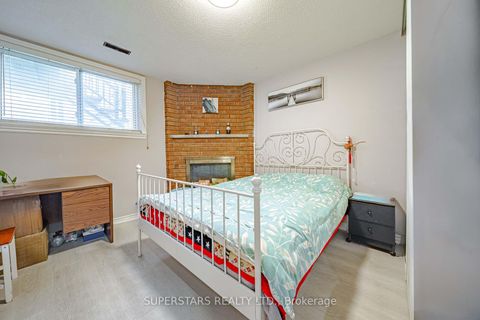 Photo 32 at 14 Kemsing Court, Milliken Mills West, Markham