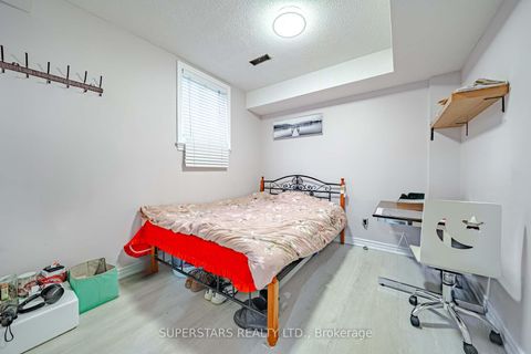 Photo 33 at 14 Kemsing Court, Milliken Mills West, Markham
