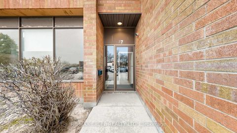 Photo 5 at 7 - 91 Fernstaff Court, Concord, Vaughan