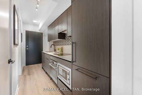 Photo 10 at 612 - 5 Lakeview Avenue, Bellwoods, Toronto