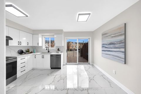 Photo 15 at 68 - 2758 Eglinton Avenue E, Eglinton East, Toronto