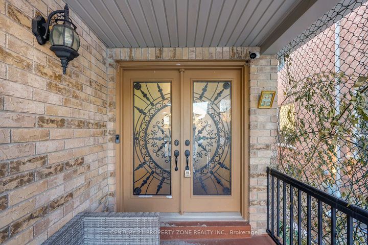 Photo 3 at 17 Riverplace Crescent, Bram East, Brampton