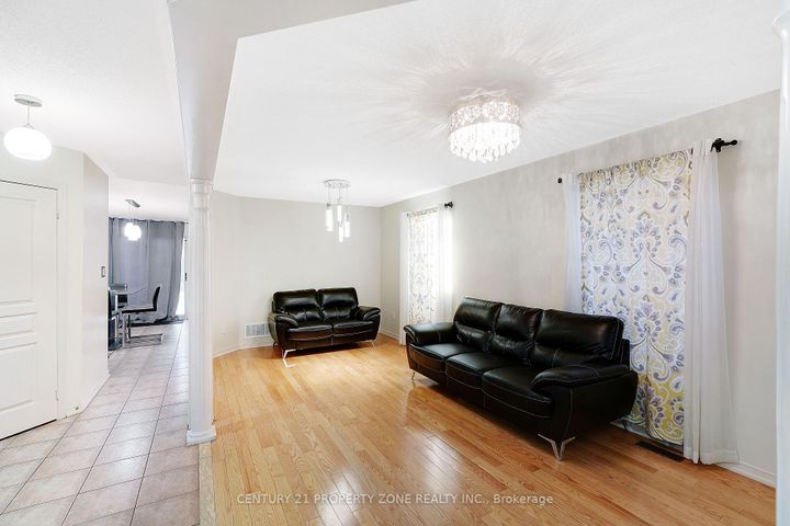 Photo 6 at 17 Riverplace Crescent, Bram East, Brampton