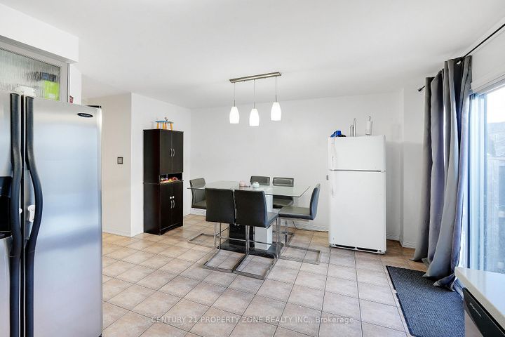 Photo 9 at 17 Riverplace Crescent, Bram East, Brampton