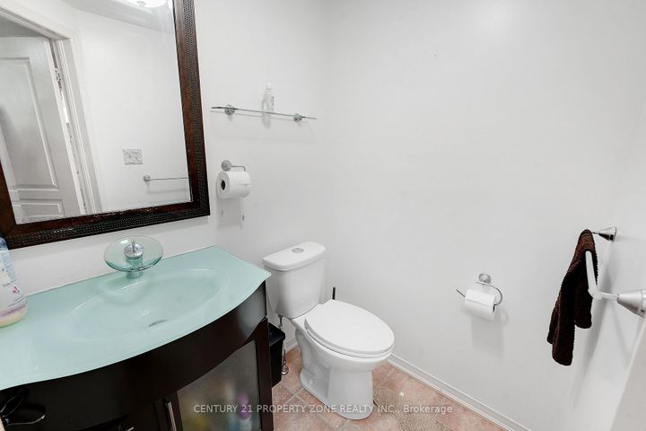 Photo 11 at 17 Riverplace Crescent, Bram East, Brampton