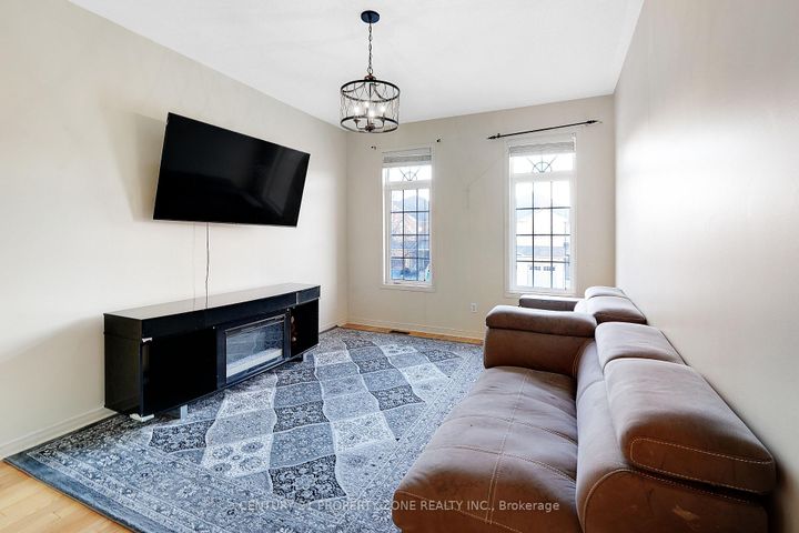 Photo 13 at 17 Riverplace Crescent, Bram East, Brampton