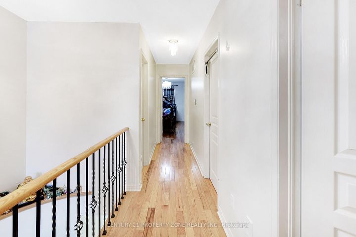 Photo 15 at 17 Riverplace Crescent, Bram East, Brampton
