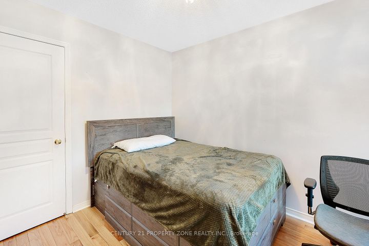 Photo 17 at 17 Riverplace Crescent, Bram East, Brampton