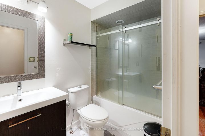 Photo 18 at 17 Riverplace Crescent, Bram East, Brampton