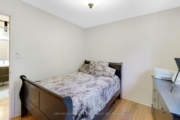 Photo 20 at 17 Riverplace Crescent, Bram East, Brampton