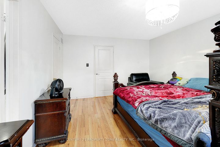 Photo 22 at 17 Riverplace Crescent, Bram East, Brampton